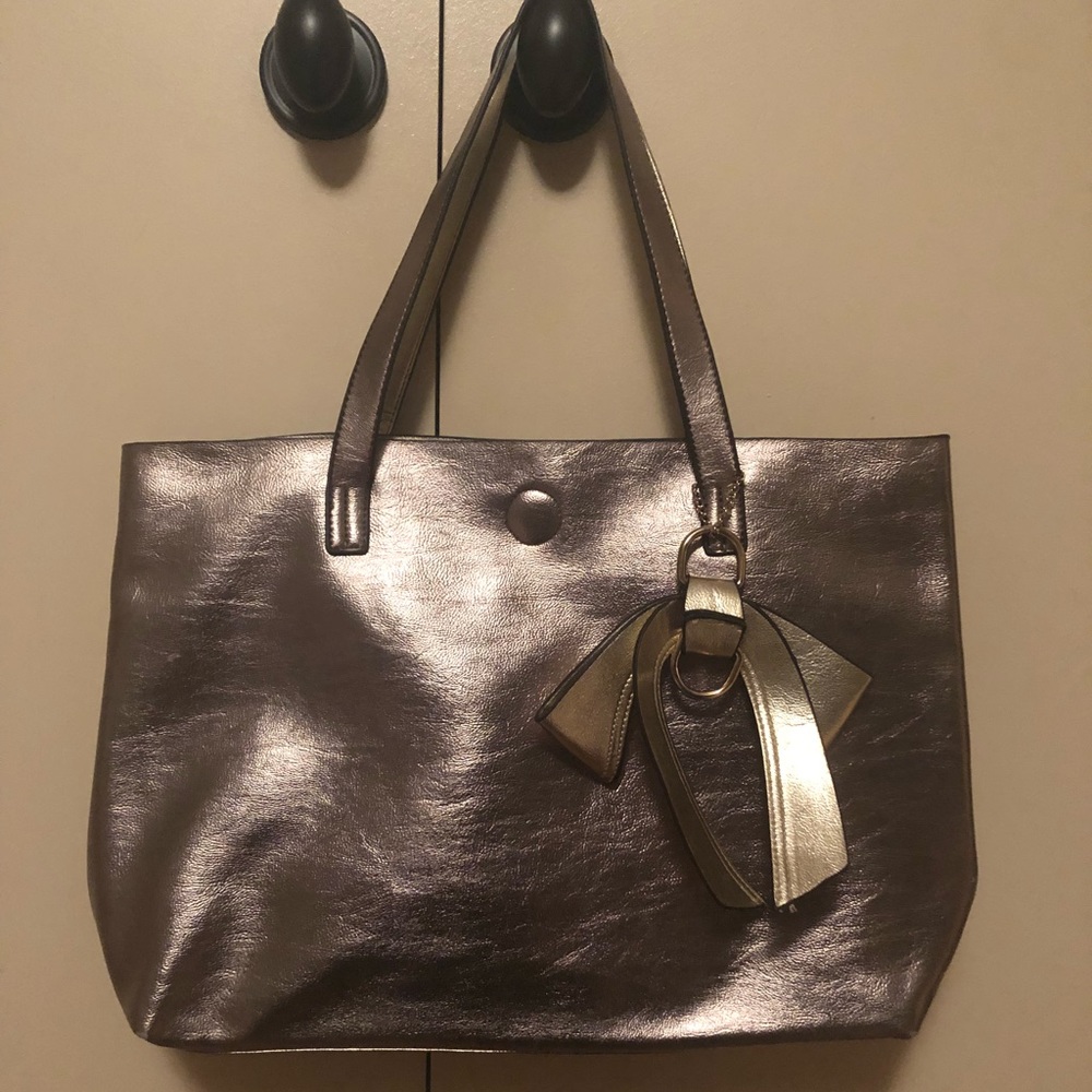 Metallic tote